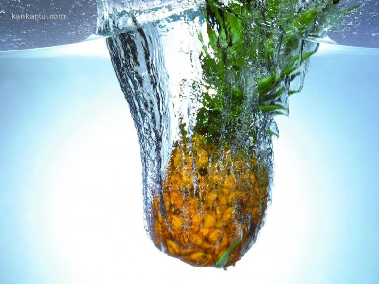 水果入水瞬间