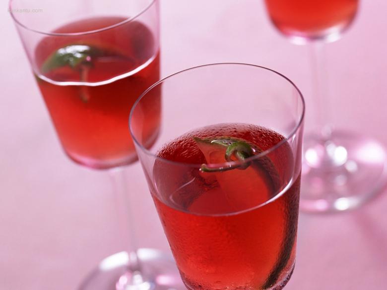 酒水与玻璃杯