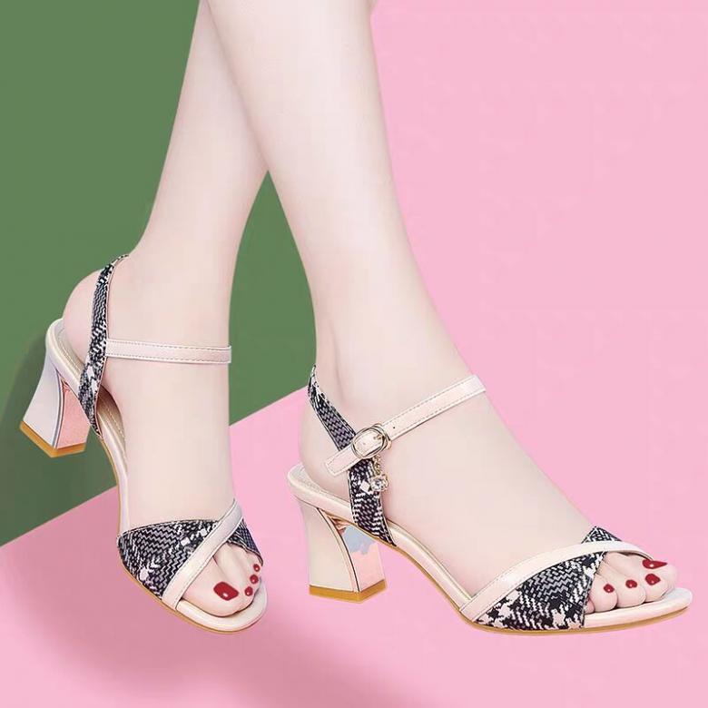 高跟鞋美脚