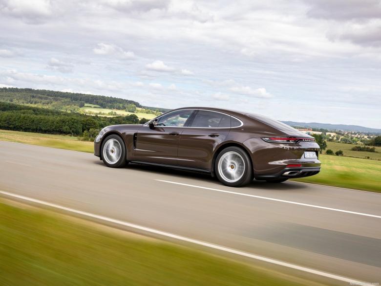 2021款保时捷Panamera 4