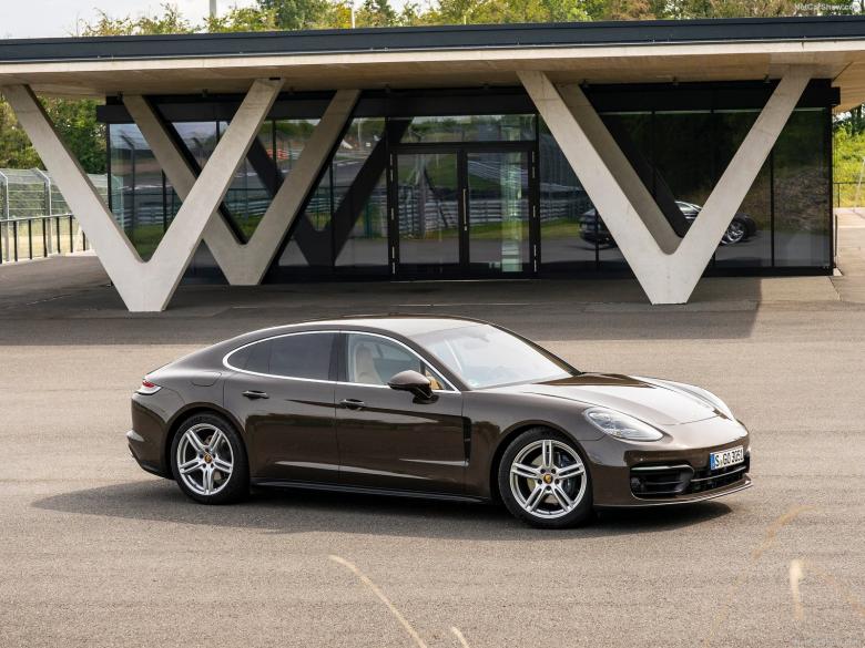 2021款保时捷Panamera 4