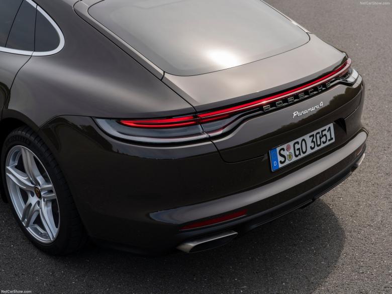 2021款保时捷Panamera 4