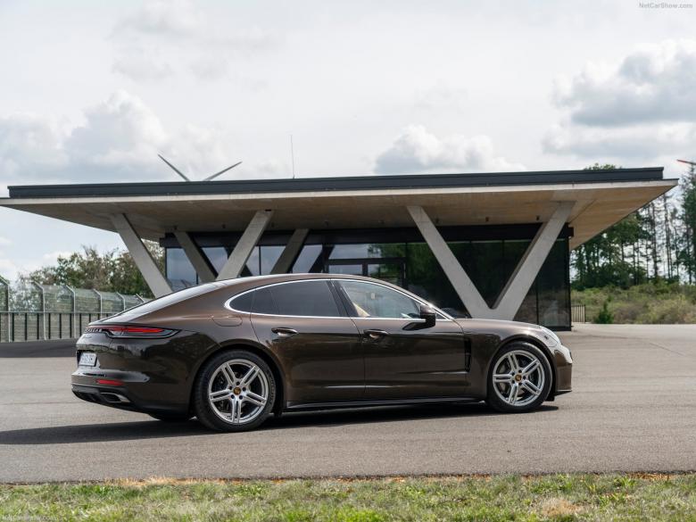 2021款保时捷Panamera 4