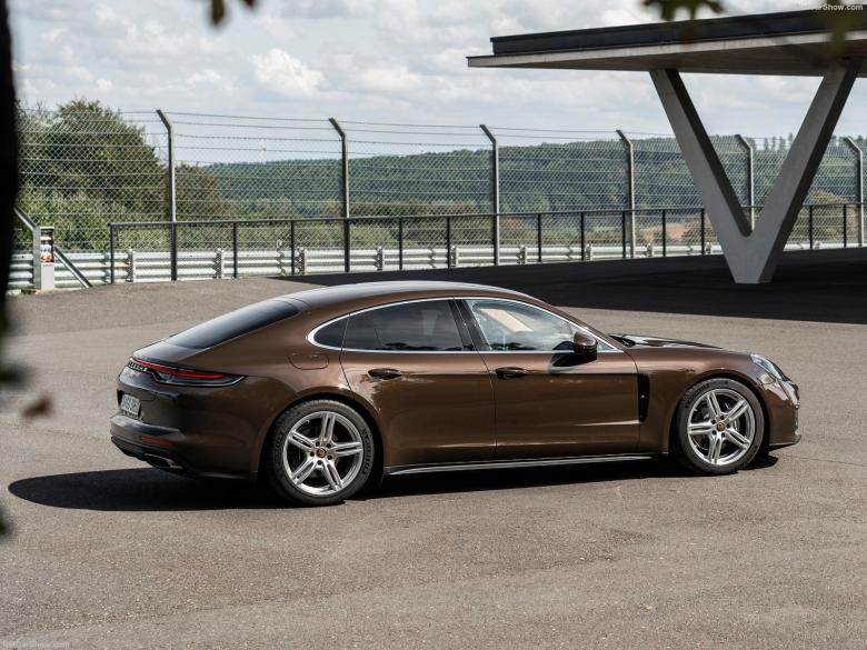 2021款保时捷Panamera 4