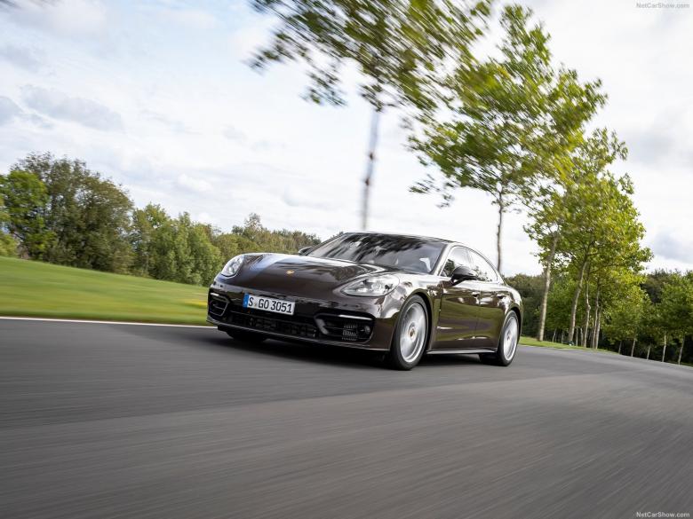 2021款保时捷Panamera 4