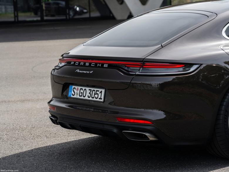 2021款保时捷Panamera 4