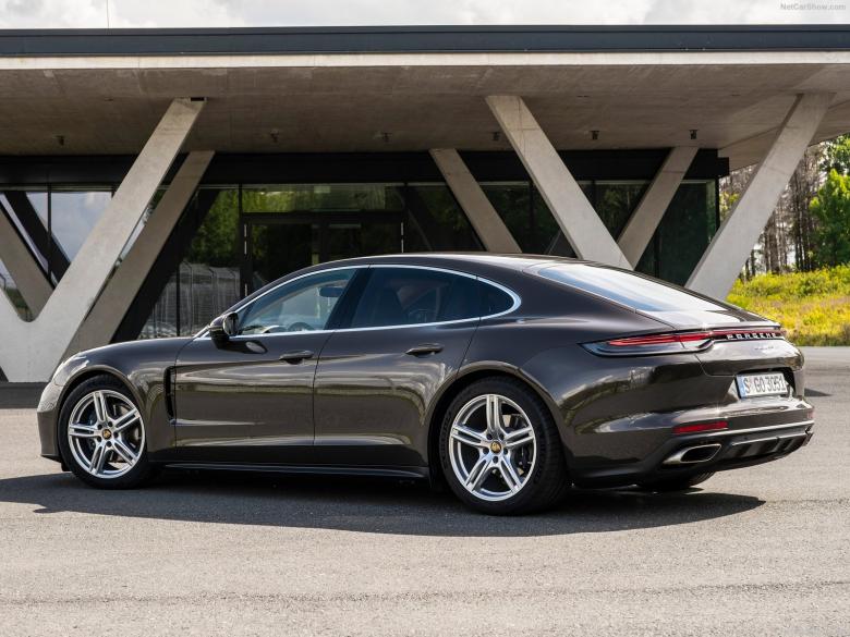 2021款保时捷Panamera 4