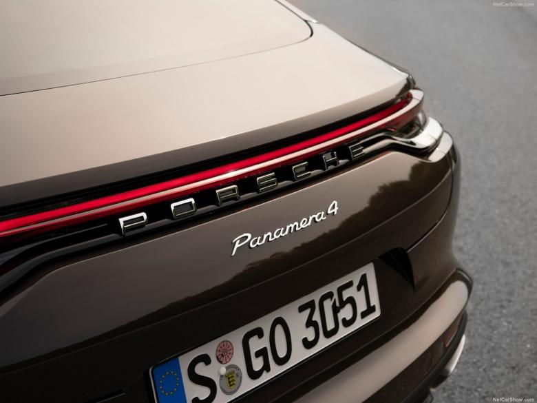 2021款保时捷Panamera 4