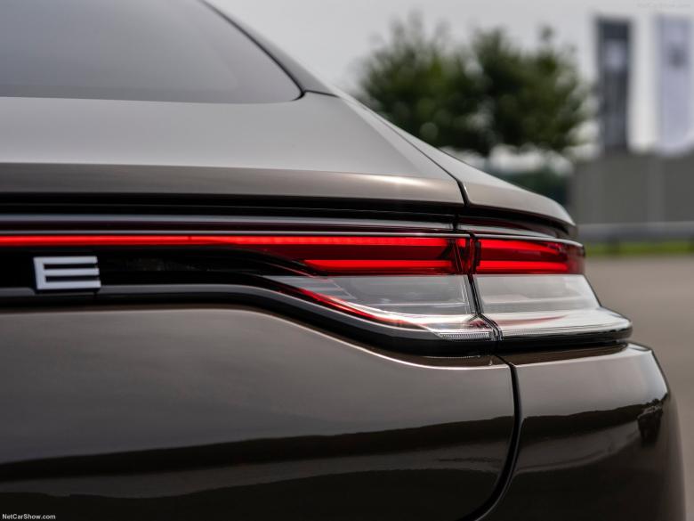 2021款保时捷Panamera 4