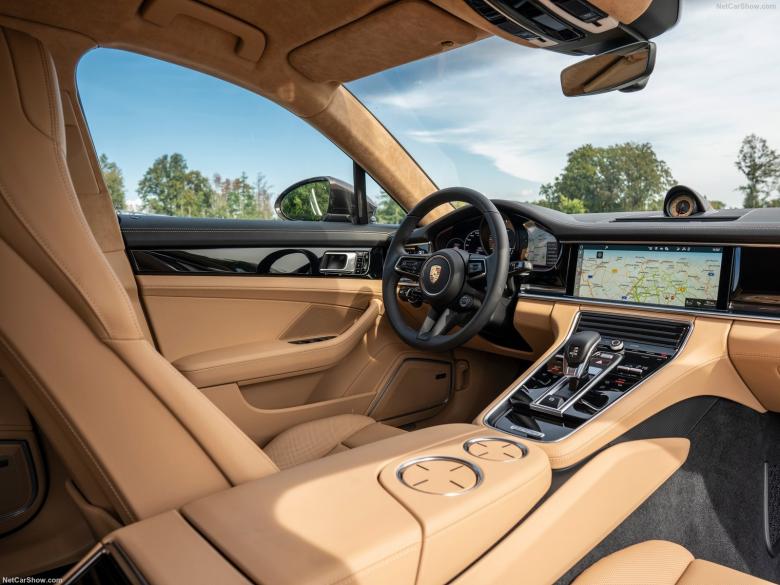 2021款保时捷Panamera 4