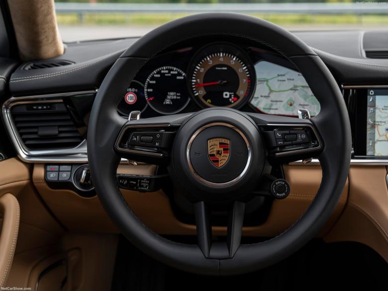 2021款保时捷Panamera 4