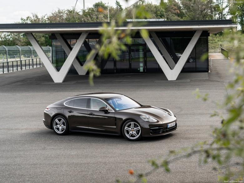 2021款保时捷Panamera 4
