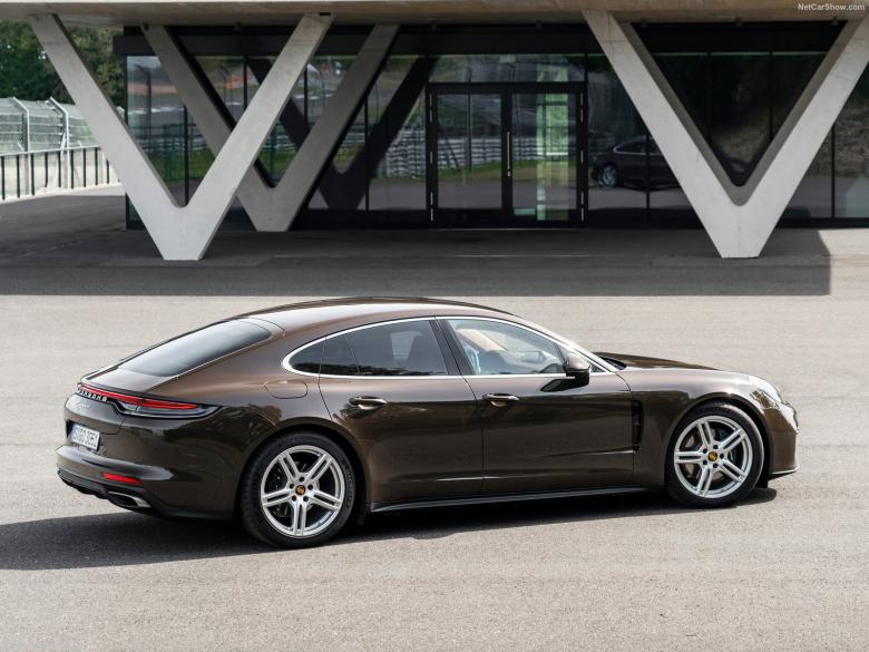2021款保时捷Panamera 4