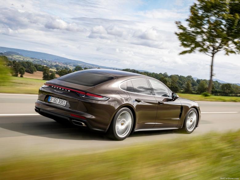 2021款保时捷Panamera 4