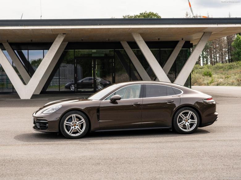 2021款保时捷Panamera 4